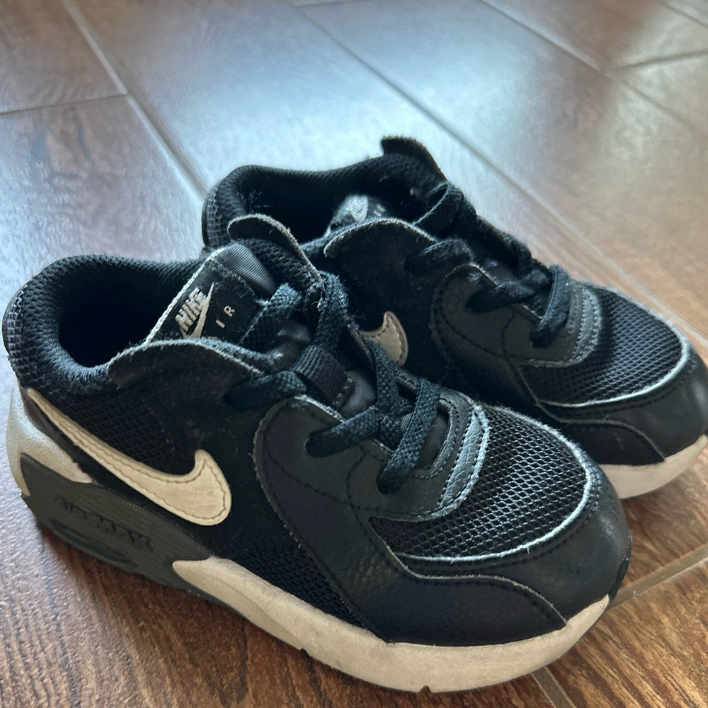 Nike Kids Black and White Nike Airmax Sneakers